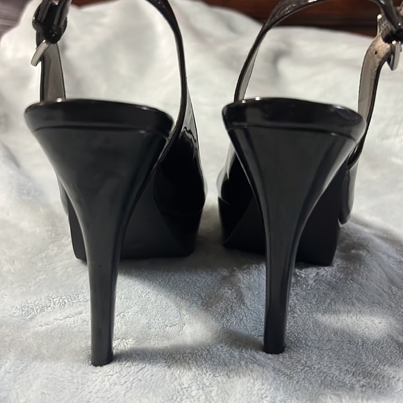 Guess High Heel Shoe - Picture 3 of 6